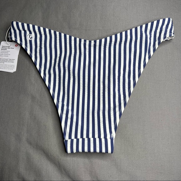 Lululemon Seersucker Skimpy Mid Rise Bottom NWT Size XL (Stripped White Blue) - Picture 5 of 11